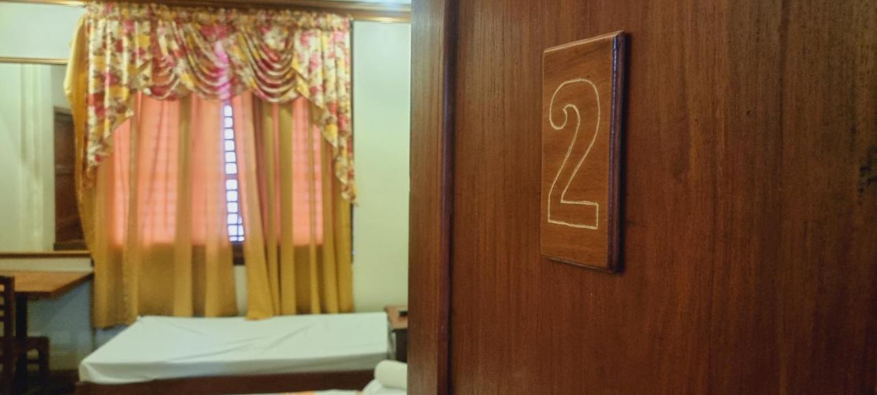 Casa Familya Hotel Batac ภายนอก รูปภาพ
