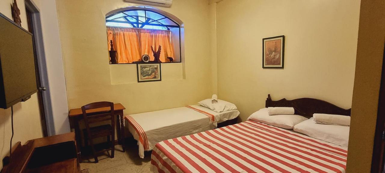 Casa Familya Hotel Batac ภายนอก รูปภาพ