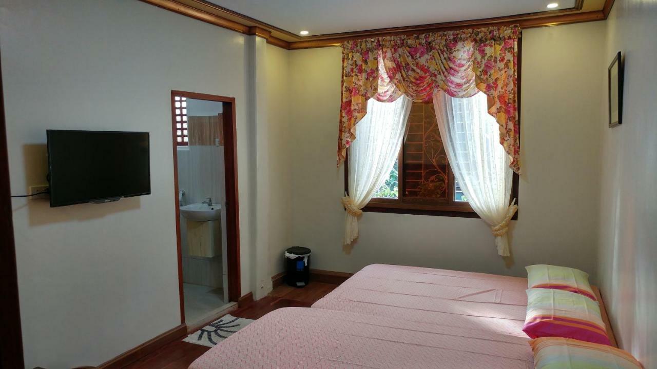 Casa Familya Hotel Batac ภายนอก รูปภาพ