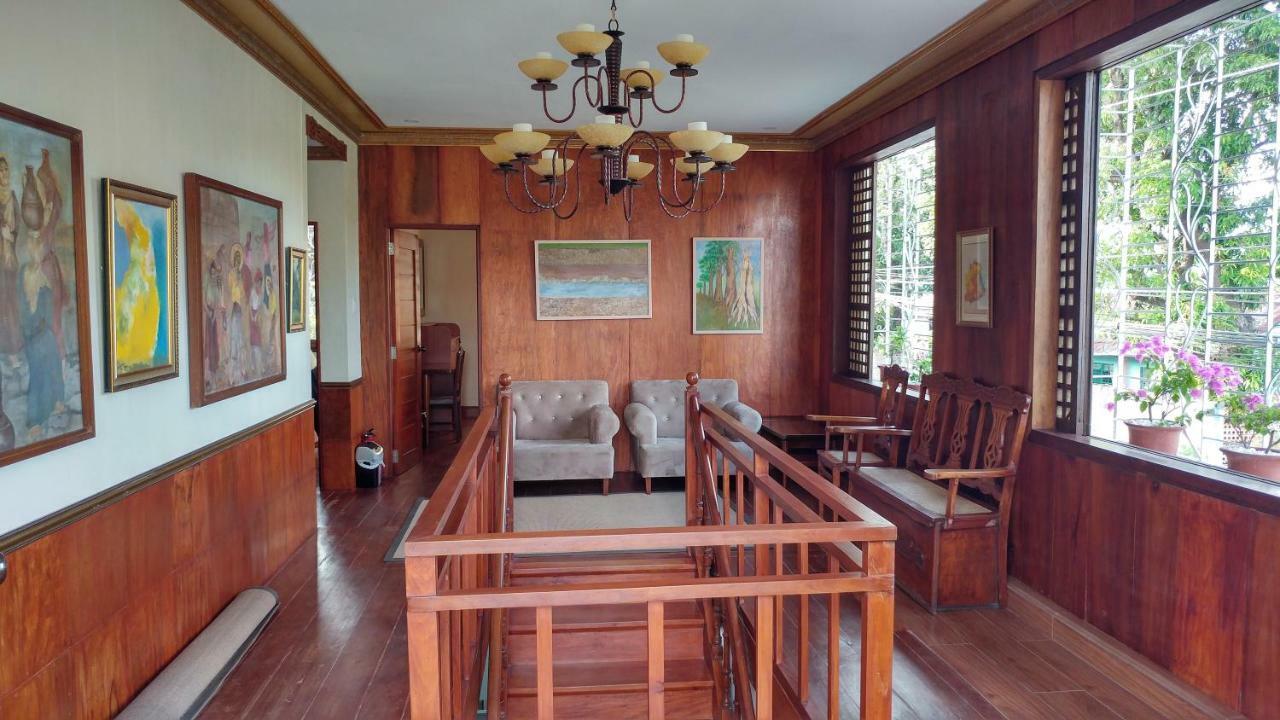 Casa Familya Hotel Batac ภายนอก รูปภาพ